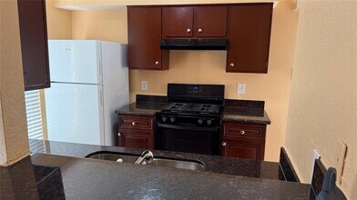 12014 Tambourine Dr in Stafford, TX - Building Photo - Building Photo