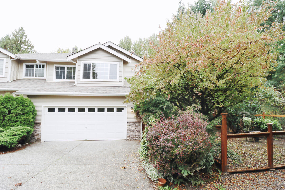 20831 28th Ave W in Brier, WA - Building Photo