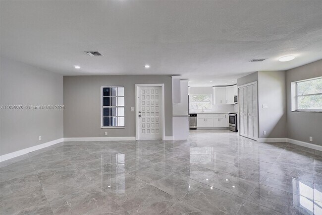 10131 NW 35th St in Coral Springs, FL - Foto de edificio - Building Photo