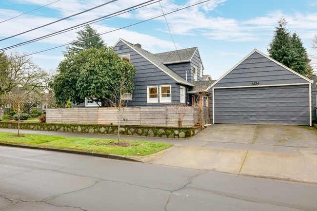 3837 NE 17th Ave in Portland, OR - Building Photo - Building Photo