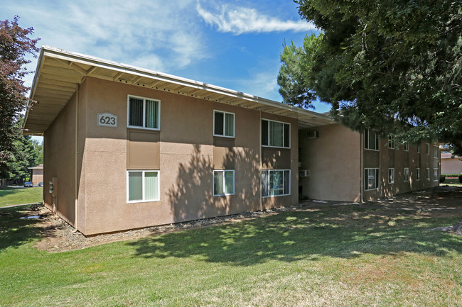 Mulberry Gardens Apartments in Sacramento, CA - Foto de edificio - Building Photo