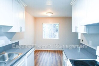 1940 Los Feliz Dr in Thousand Oaks, CA - Building Photo - Building Photo