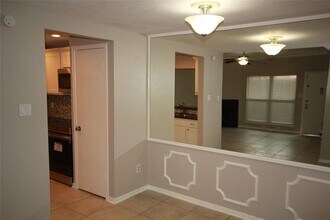 5711 Sugar Hill Dr in Houston, TX - Building Photo - Building Photo