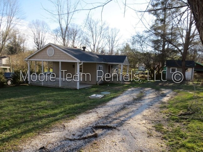161 Prosperity Ave in Hendersonville, NC - Foto de edificio - Building Photo