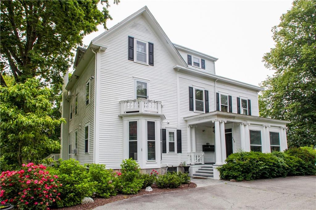446 Bellevue Ave in Newport, RI - Building Photo