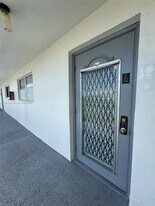 8450 Sunrise Lakes Blvd in Sunrise, FL - Building Photo