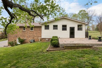 2560 Memorial Dr in Clarksville, TN - Foto de edificio - Building Photo