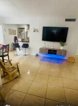 10030 NW 9th St Cir in Miami, FL - Building Photo - Building Photo
