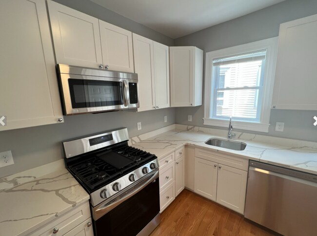 33 Hancock St, Unit 2 in Somerville, MA - Foto de edificio - Building Photo