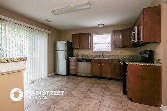 3338 Montgomery Dr in Indianapolis, IN - Foto de edificio - Building Photo