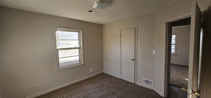 1952 N Volutsia in Wichita, KS - Building Photo - Building Photo