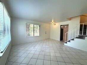 900 W Village Ln in Austin, TX - Building Photo - Building Photo