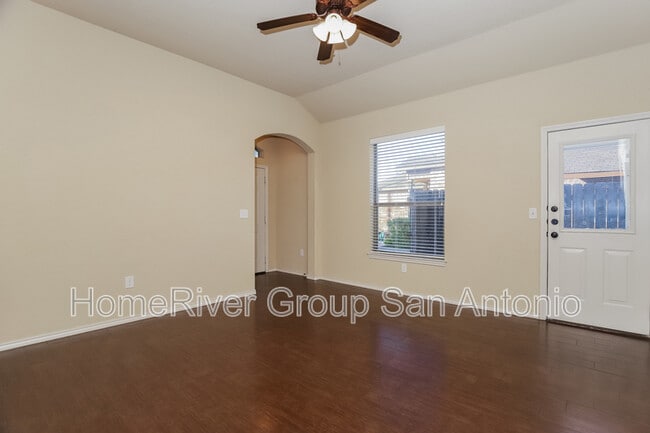 672 Creekside Cir in New Braunfels, TX - Building Photo - Building Photo