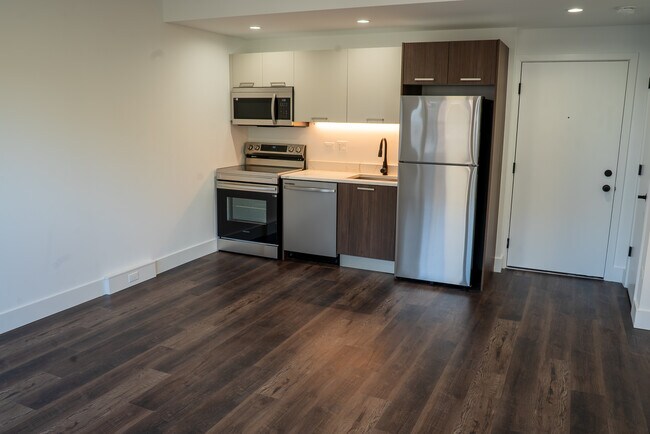 1555 W Hollywood Ave, Unit 313 in Chicago, IL - Building Photo - Building Photo