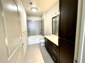 3788 Richmond Ave. in Houston, TX - Foto de edificio - Building Photo