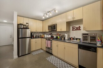 5216 Brooklyn Apartment in Seattle, WA - Building Photo - Building Photo