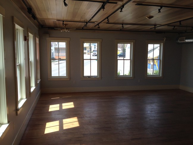 2 Beach St in York, ME - Building Photo - Interior Photo