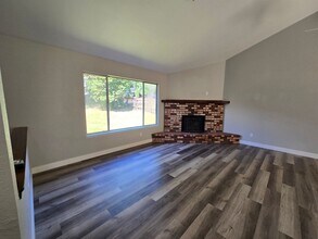 928 Mikkelsen Dr in Auburn, CA - Building Photo - Building Photo