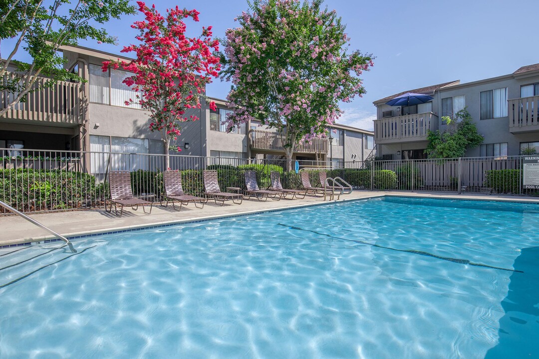 Eastwood Apartment Homes in Anaheim, CA - Foto de edificio