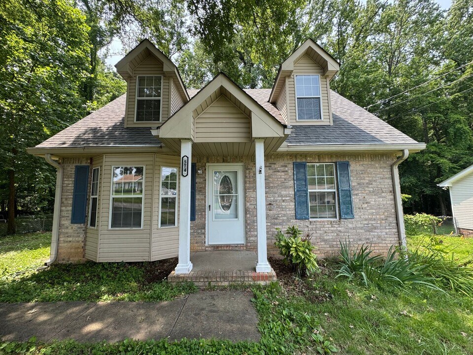 574 Garnet Dr in Clarksville, TN - Building Photo