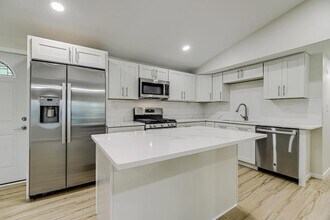 835 Niagara Ln N in Plymouth, MN - Building Photo - Building Photo