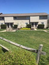 Cherrywood Townhouses & Apartments in Beaver, WV - Building Photo - Building Photo