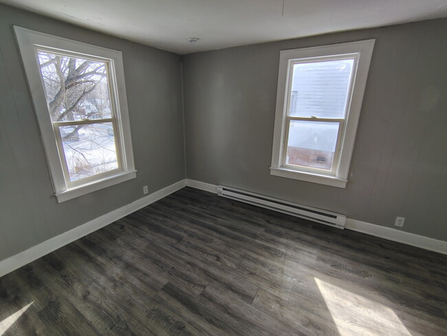 205 N Lincoln Ave, Unit 4 in Alexandria, IN - Building Photo - Building Photo