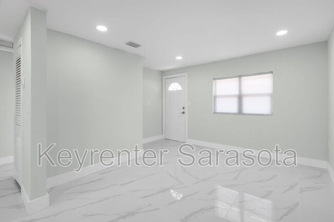 130 Virginia Ct in Englewood, FL - Building Photo - Building Photo