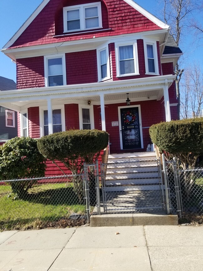 35 Algonquin St in Boston, MA - Foto de edificio - Building Photo