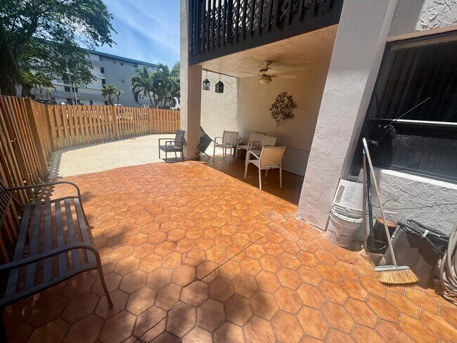 8873A Fontainebleau Blvd, Unit A 102 in Miami, FL - Building Photo - Building Photo
