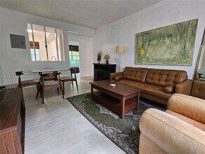 728 Lenox Ave. in Miami Beach, FL - Building Photo - Building Photo