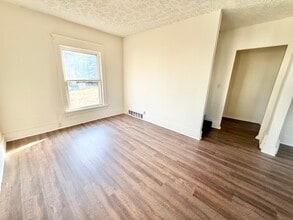 1507 Garfield Ave SW in Canton, OH - Foto de edificio - Building Photo