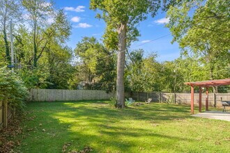 4809 W 75th St in Prairie Village, KS - Foto de edificio - Building Photo