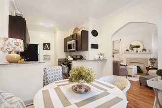 901 W Argyle St in Chicago, IL - Foto de edificio - Building Photo