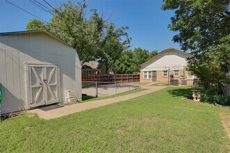 1904 Clover Ln in Fort Worth, TX - Building Photo - Building Photo