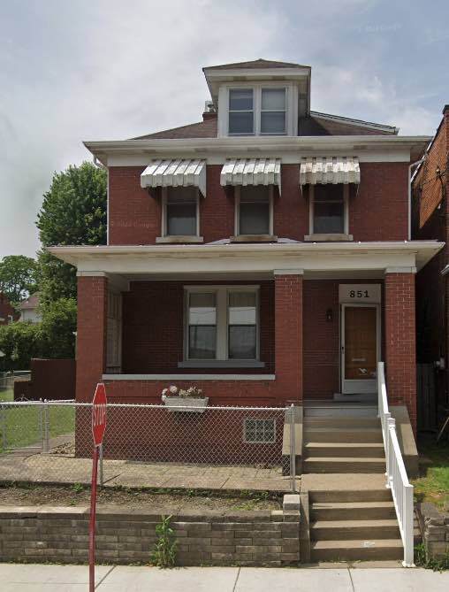 851 Hober Ave in Mckees Rocks, PA - Building Photo