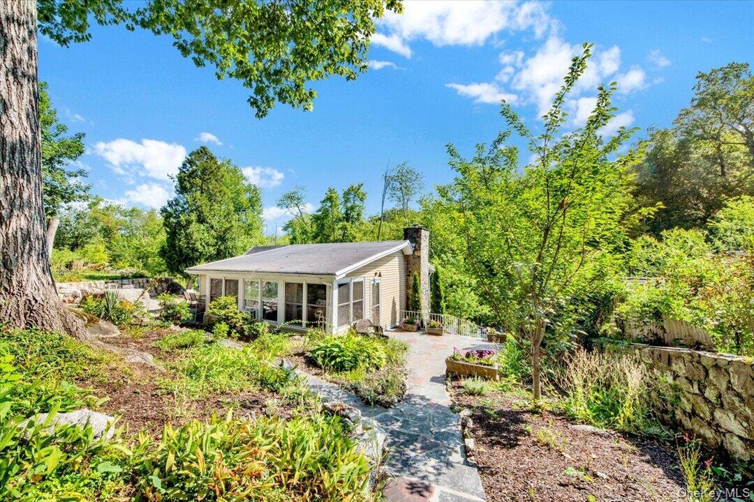 25 Evergreen Rd in Putnam Valley, NY - Building Photo