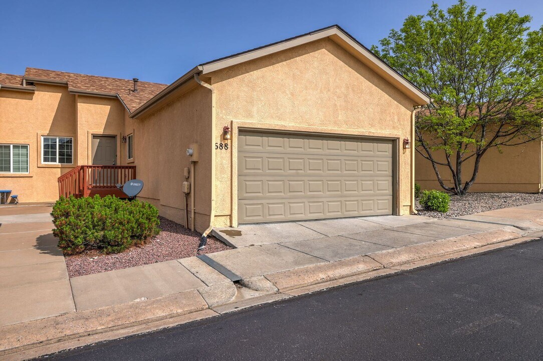688 Bosque Vista Point in Colorado Springs, CO - Building Photo