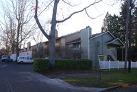 Steele Manor Apartments in Tacoma, WA - Building Photo - Building Photo