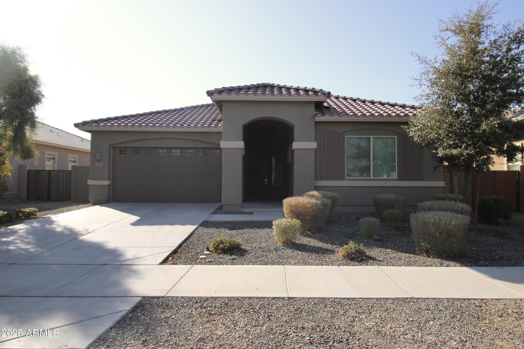 21533 Vía de Arboles in Queen Creek, AZ - Building Photo