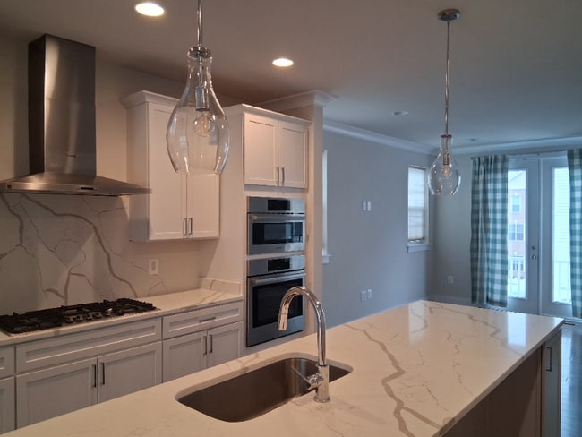 5158 Ridgeview Retreat Dr in Chantilly, VA - Foto de edificio - Building Photo