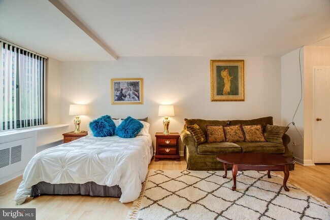 property at 1021 Arlington Blvd