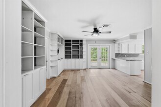 5019 Oak Forest Dr in Houston, TX - Foto de edificio - Building Photo