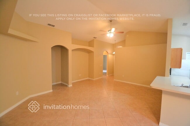 409 Nicholson Dr in Davenport, FL - Foto de edificio - Building Photo