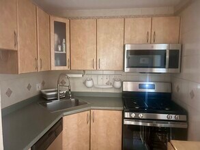 140 Kenrick St in Boston, MA - Foto de edificio - Building Photo