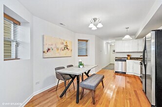 2435 N Washtenaw Ave in Chicago, IL - Building Photo - Building Photo