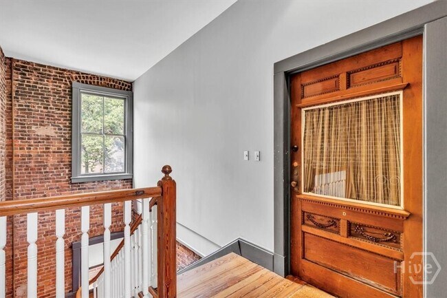 20 W Oglethorpe Ave in Savannah, GA - Building Photo - Building Photo