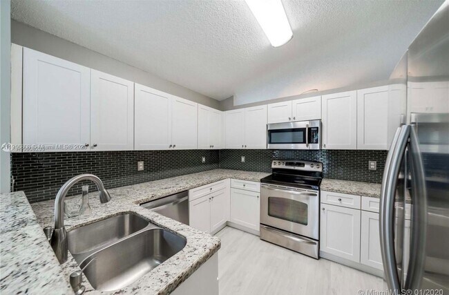 20421 SW 1st St in Pembroke Pines, FL - Building Photo - Building Photo