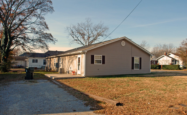 1802 S Willow St in Chattanooga, TN - Foto de edificio - Building Photo