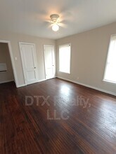 3230 Nebraska Ave in Dallas, TX - Foto de edificio - Building Photo